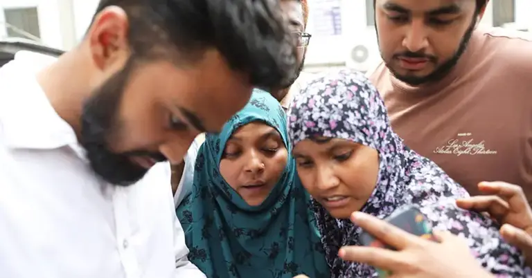 হাসপাতালে সন্তানদের খোঁজে স্বজনদের ভিড়